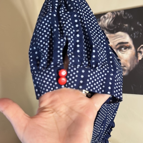 Rockabilly top with heart buttons. Blue/white size medium with stretch. - Picture 4 of 14